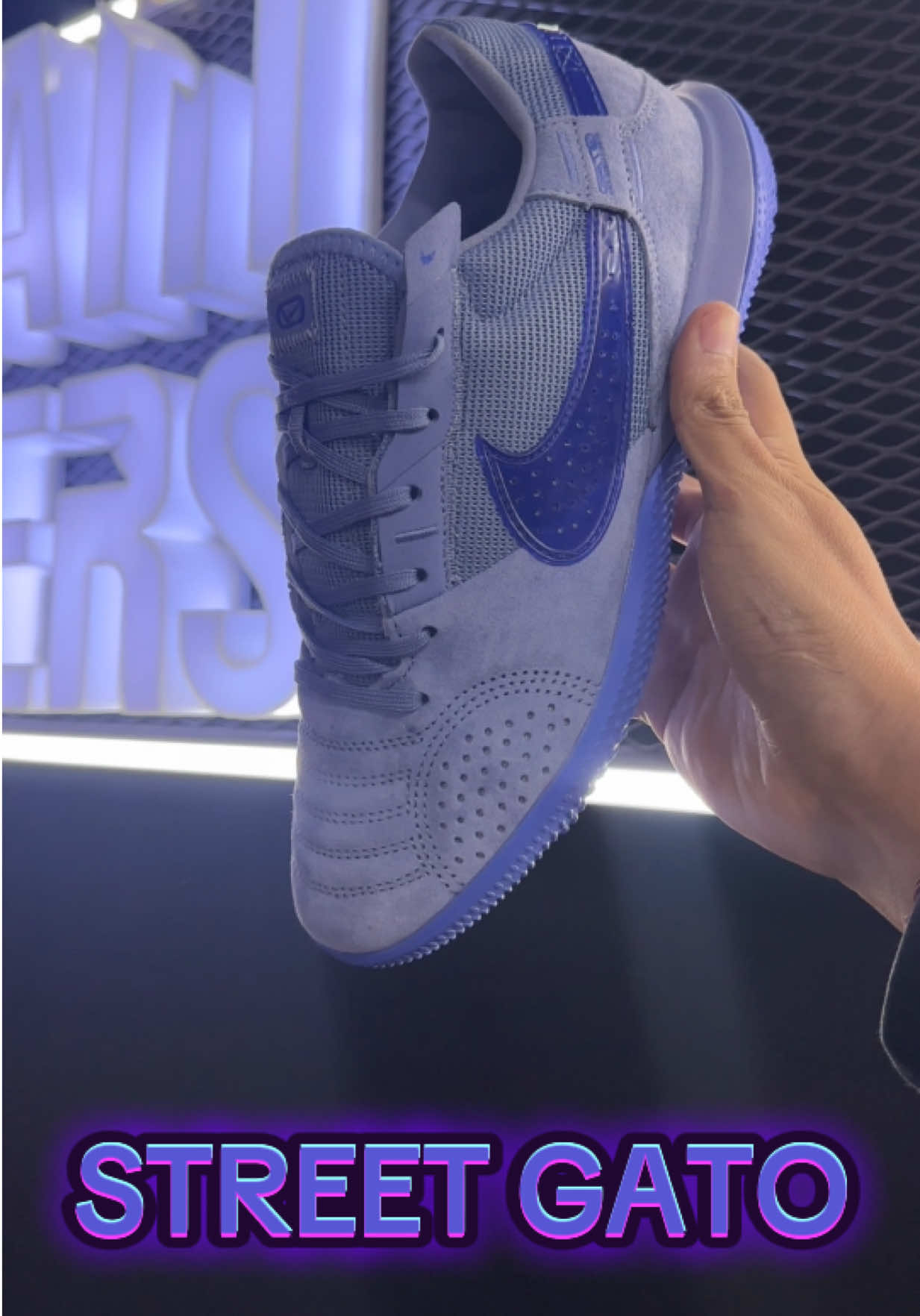 NUEVOS INGRESOS STREET GATO 🆕 El estilo callejero está encendido 🔥 Llegaron los nuevos modelos Nike Street Gato – calidad TOP para quienes no se conforman con lo común 😮‍💨⚽ Diseños atrevidos, combinaciones únicas y suelas listas para romperla en cancha o calle 💥 👟 ¿Buscas variedad y flow real? Pide el catálogo completo y elige tu par favorito 📲 📏 Tallas disponibles 📲 Catálogo por WhatsApp 👉 https://wa.link/1ftlqa 📞 961 375 745 📍 Jirón Agustín Gamarra 290 – Gambers Camaná #futbol⚽️ #streetgato #nike #nuevoingreso #zapatillas 