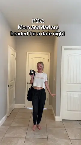 The tiny queens told me I look like a christmas decoration😘... #datenight #wifeymaterial #marriedlife #doubledate 