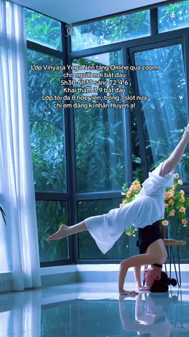 Lớp Vinyasa Yoga Nền tảng Online qua zoom cho người mới bắt đầu 5h30-6h30 sáng T2.4.6 Khai thảm 3.9 bắt đầu  Lớp tối đa 8 học viên, trống 1 slot nữa chị em đăng kí nhắn Huyền ạ!  #xuhuong #xuhuongtiktok #yogawithhuyen #yoga 