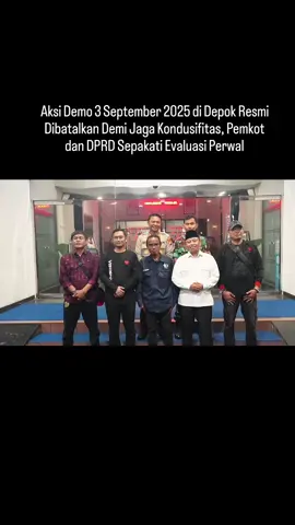 Aksi Demo di Depok 3 September 2025 Resmi Dibatalkan • Demi menjaga kondusivitas Kota Depok, rencana aksi unjuk rasa yang semula akan digelar pada Rabu, 3 September 2025, resmi dibatalkan. Pembatalan ini disepakati setelah adanya pertemuan antara Wali Kota Depok, Ketua DPRD Kota Depok Ade Supriyatna, dengan perwakilan Perkumpulan Organisasi Kota Depok serta Aliansi Masyarakat Kota Depok Bersuara & Bersatu. Dalam pertemuan tersebut, Wali Kota dan Ketua DPRD menyampaikan bahwa mereka mendengar dan memahami keresahan masyarakat terkait Peraturan Wali Kota (Perwal) No. 97 Tahun 2021 tentang Tunjangan Perumahan bagi anggota DPRD Depok. Sebagai tindak lanjut, pemerintah kota bersama DPRD sepakat untuk mengevaluasi dan meninjau ulang Perwal tersebut. Dengan tercapainya kesepahaman, aksi unjuk rasa pun dibatalkan. Pemerintah Kota Depok menyampaikan apresiasi dan terima kasih kepada seluruh pihak yang telah mengedepankan musyawarah serta menjaga kondusivitas kota. #infodepok #depokaman #kotadepok #depok