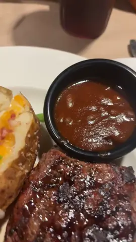 I didn’t think they would add beans to my plate @Montana’s BBQ 🤤😩😂
