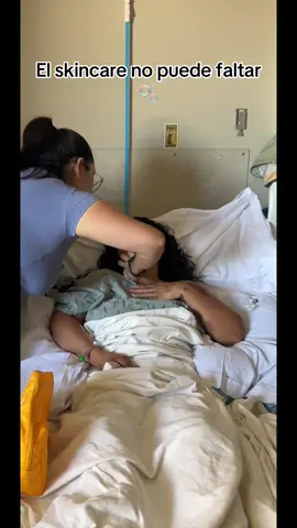 Tener una hermana es como tener una amiga de por vida con la que compartes no solo la familia, sino también recuerdos, secretos y aprendizajes. Es alguien que creció contigo. La vida es más bonita contigo hermana🌷👭🏻 @Bellel♓️ 