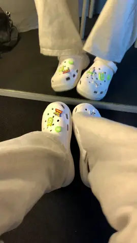 sweatpants + sendal clog udah paling nyaman si #sendal #sendalmurah #sendalviral 