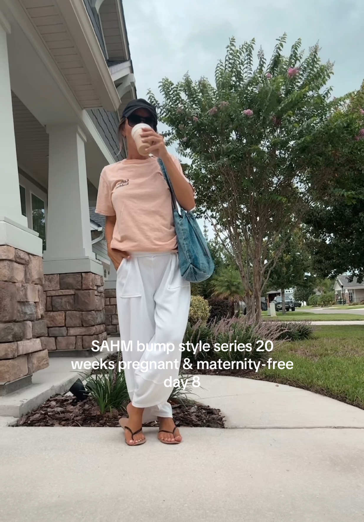 my bump is so incognito here I’m confused 🔎😂 guess that’s bc these barrel sweat pants / lounge pants are SO flattering + comfy +the ankle detail 10/10. still maternity-free though 👊🏼 #bumpstyle #barrelsweatpants #sweatpants #20weekspregnant #pregnancystyle 