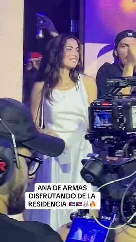 ANA DE ARMAS DISFRUTANDO DE LA RESIDENCIA 🇨🇺🇵🇷🐰🔥 #badbunny #badbunnypr #dtmftour #nomequieroirdeaqui #puertorico                                          