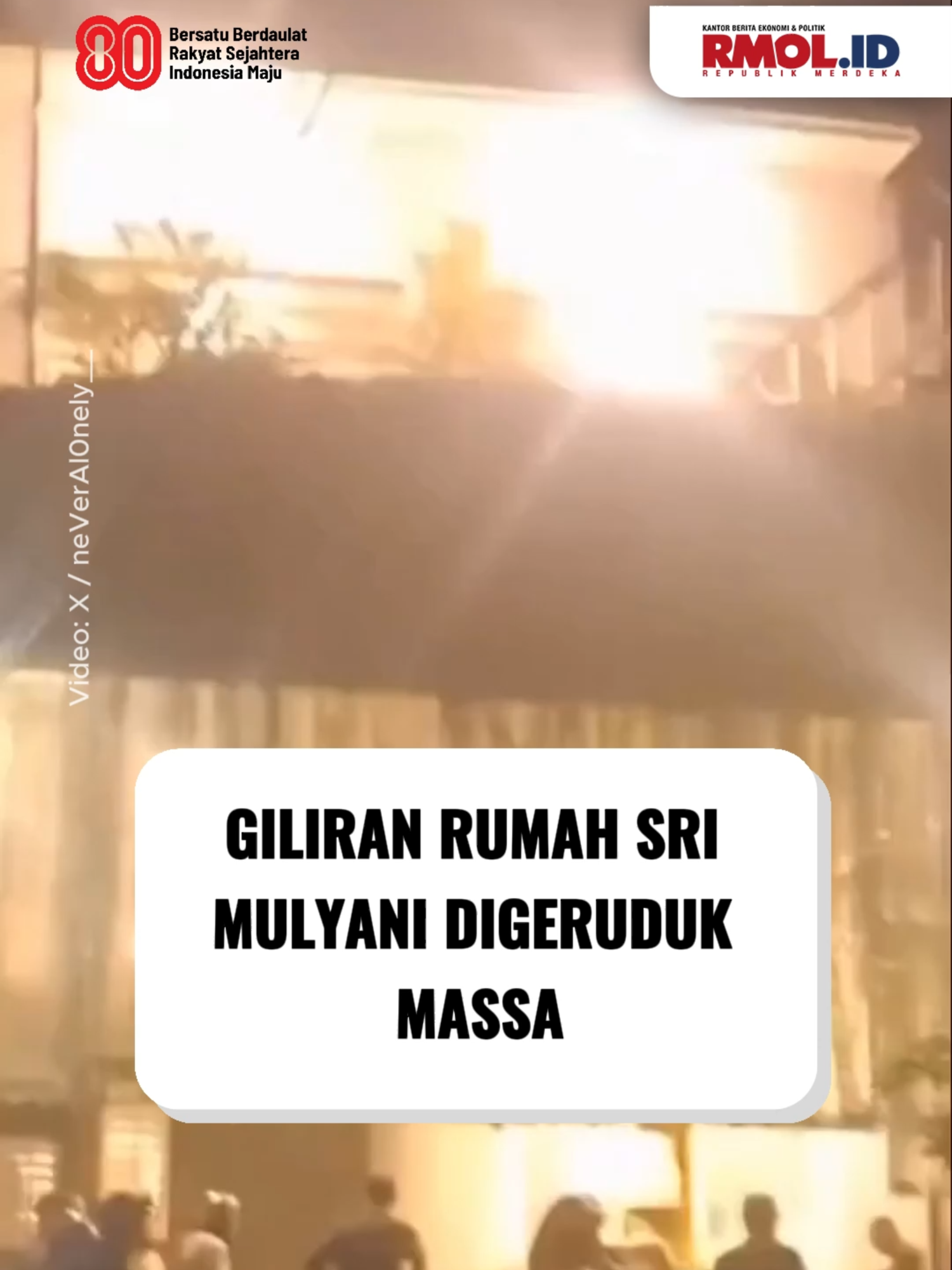 Gelombang aksi massa yang mengarah pada penggerudukan kediaman pejabat negara dan anggota DPR terus meluas. Terbaru, beredar video dengan narasi rumah Menteri Keuangan Sri Mulyani Indrawati di kawasan Mandar, Bintaro Sektor 3A, Jakarta Selatan, dijarah warga pada Minggu dini hari , 31 Agustus 2025, sekitar pukul 01.40 WIB. Sejumlah orang dilaporkan memaksa masuk dan menjarah barang-barang di dalam rumah. Peristiwa ini menambah daftar panjang sasaran massa. Sebelumnya rumah Ahmad Sahroni, anggota DPR Fraksi NasDem, digeruduk dan dijarah di Tanjung Priok, Jakarta Utara. Rumah Wakil Ketua Komisi VI DPR, Eko Patrio, di kawasan Kuningan, Jakarta Selatan, juga tak luput dari amukan massa hingga isi rumah turut dijarah. Gelombang serupa juga menyasar kediaman, Uya Kuya, yang kini duduk di Komisi IX DPR di Duren Sawit, Jakarta Timur. #rmol #republikmerdekaonline #rumah #srimulyani #massa