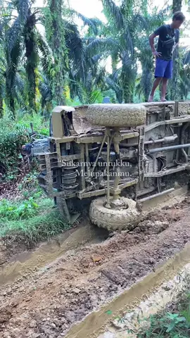 Tidur di lumpur asik tau🤣#langsirsawit #taftdieselindonesia #kulisawit #hiline4x4 #feroza 