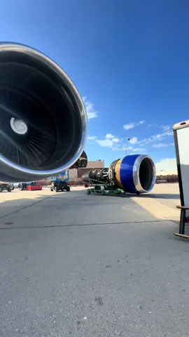Boeing 747 getting one of their engines fix. Love seeing a 747 in person it just a different feeling 😅 #boeing747 #nationalairlines #aircraftmechanic #airplanelovers #ORDJL