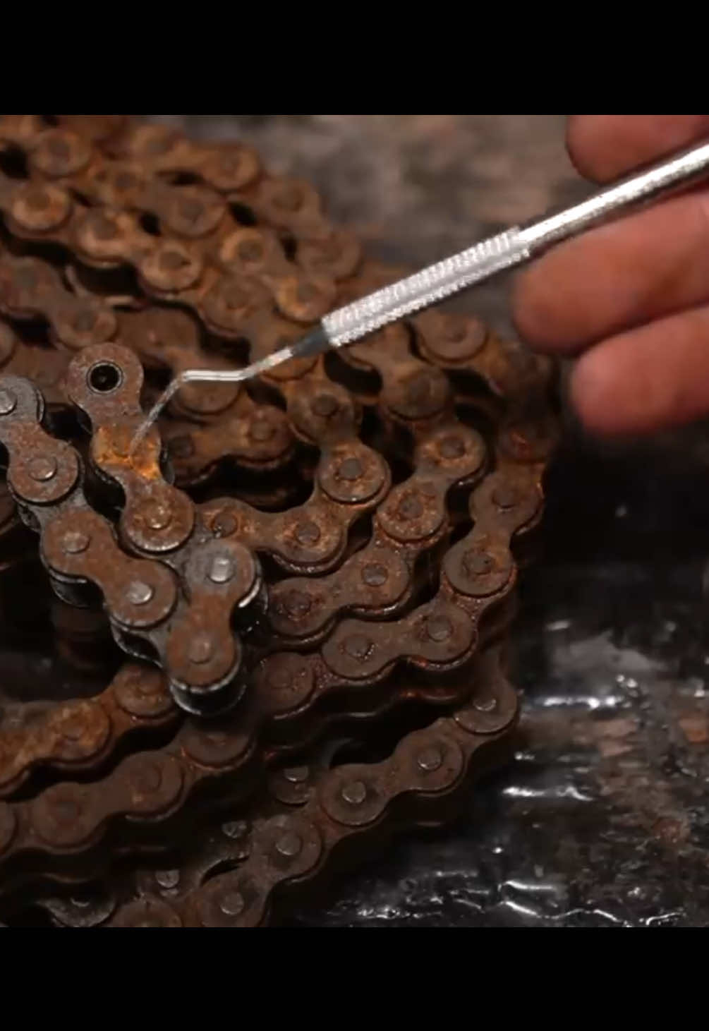Forging a Damascus katana from motorcycle chain#making #knives #forging #damascus #fyp 