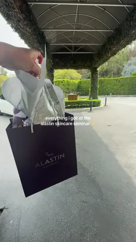 i always love attending these educational seminars because you learn so much about the products, you get to meet really amazing people, and in this case i got to take home two of my favorite products and some goodies! 😍 thank you @ALASTIN Skincare for a great experience and some new pearls of wisdom. 🫶 #medicalgradeskincare #skinhealth #skincareproducts #acneprone #medspa 