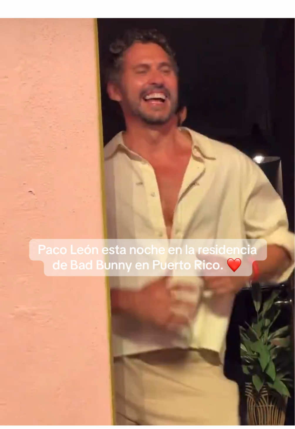 Paco León en el concierto  23 de Bad Bunny en Puerto Rico esta noche. ❤️ - - - #badbunny #fyp #parati #viral #paratiiiiiiiiiiiiiiiiiiiiiiiiiiiiiii 