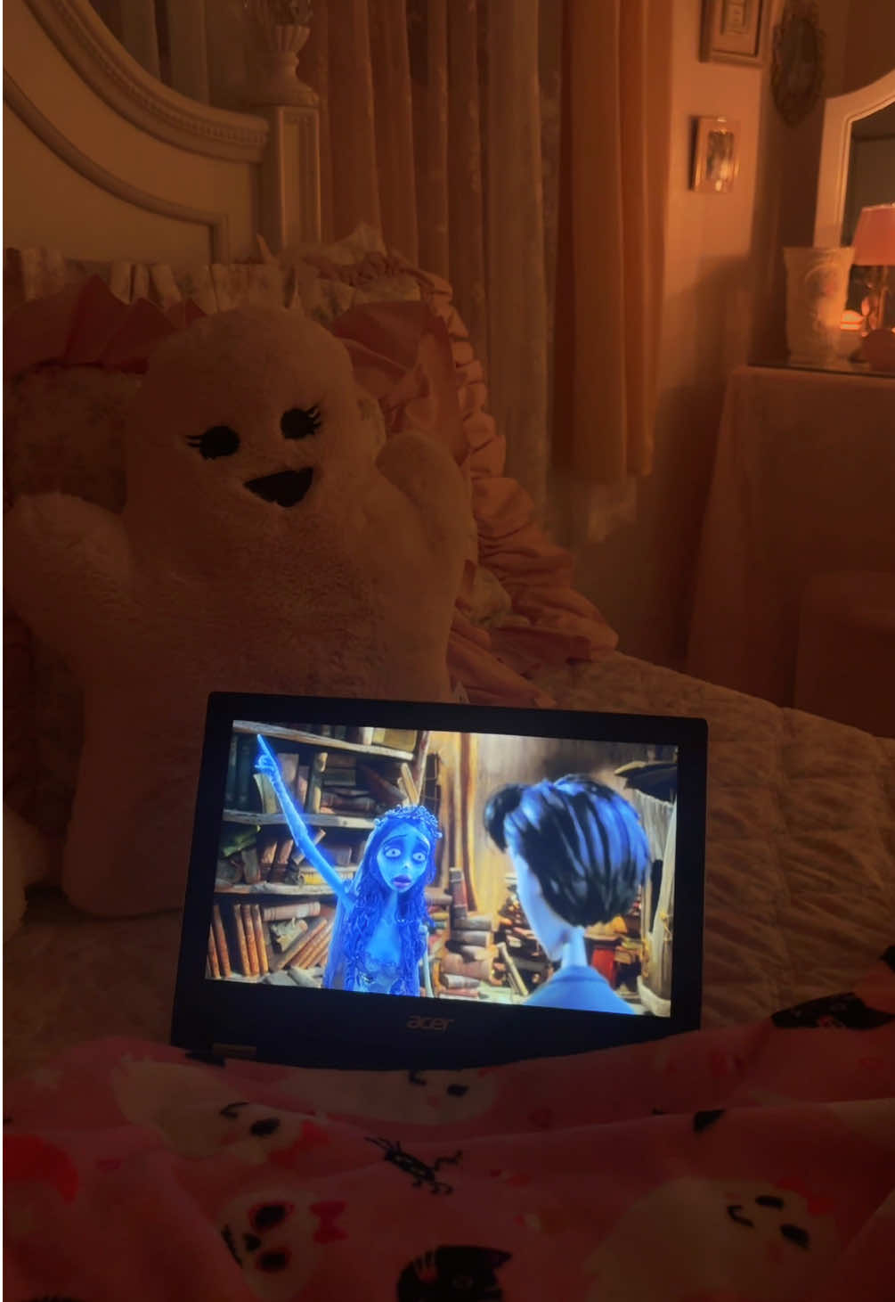 binge watching comfort movies to welcome my favorite season 🍂🎃  #corpsebride #emilycorpesbride #halloween #fall #halloweenmovies #theotherwoman #foryou 