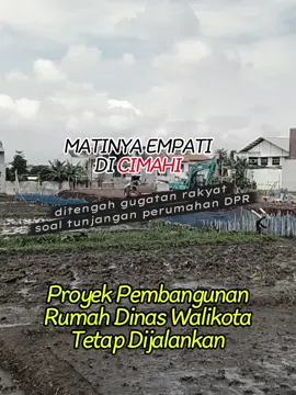 #viralvideo #DPRRI #demo #cimahi  sungguh miris dan memalukan ditengah gugatan rakyat soal tunjangan DPR RI, sementara di bagian lain di kota Cimahi masih terus dilakukan proyek pembangunan rumah dinas walikota