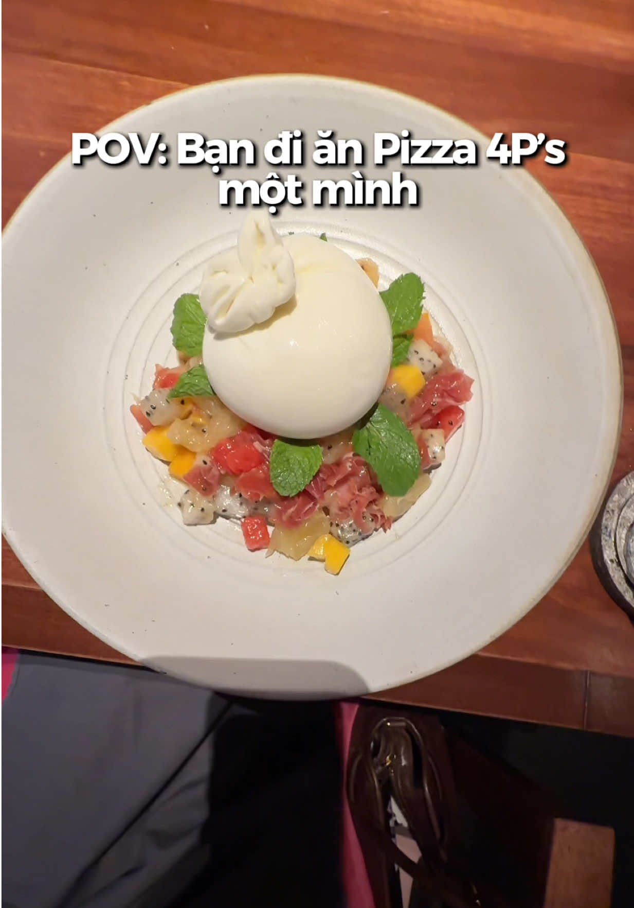 POV: Bạn đi ăn Pizza 4P’s một mình kiểu. Vào SG 7 năm và điều đầu tiên t học được là câu cửa miệng cảm ơn. #meomaylanh #dailyvlog #viral #worklife #povmotminh 