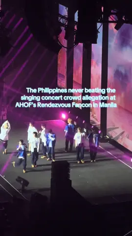 Hindi man perfect sa fanchants, pero di mapipigil ang pagkanta pag alam ang lyrics HAHAHA GO PINOY NAMELESS #AHOF @AHOF #rendezvous #RendezvousInManila #rendezvousinmanila2025 #WHOWEARE #아홉 #AHOFinMANILA #AHOFinMANILA2025 #PinoyNameless