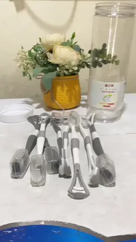 Hộp bàn chải 8 cái đánh răng 2in1 lại tích hợp đầu cạo lưỡi rất tiện #hopbanchaidanhrang #hop8banchaidanhrang #xuhuongtiktok #xuhuong 
