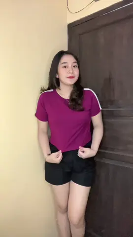 Nyaman banget cuman pake kaos doang 😫💗 #zeeroks #croptoptwostripe #kaossporty 