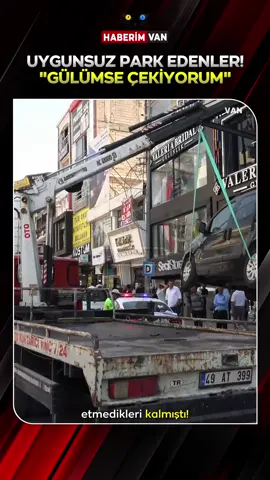 Videonun sonundaki sorun daha önemli... ParkveKaldırımlar!😤 “Bir anda kaybolan arabaları görseniz şaşırmaz mıydınız? Van’da tam da bu oldu…” Van’da cadde ve yolları babasının malı sanan bazı sürücüler, sonunda çekiciyle tanıştı. Yaya geçitleri, kaldırımlar, otobüs durakları, engelli rampaları, bir caddenin ortasına park etmedikleri kalmıştı… çekiciyle tanıştılar. Van’da Van İl Emniyet Müdürlüğü ve Van Büyükşehir Belediyesi tarafından artan şikayetler üzerine yapılan denetimlerde usulsüz park eden araçlar tespit edilerek çekici marifetiyle kaldırıldı. Araçlara idari para cezası uygulandı.  Bu tür uygulamaların artarak devam edeceğini belirten ekipler, tüm sürücüleri trafik kurallarına uymaya ve toplumsal duyarlılığa davet etti.  Geç kalınmış bir adım ama şehir adına nefes aldıran bir hamle. Bu uygulamanın artarak devam etmesi şart; yoksa kaldırımlar, yollar tamamen “özel otoparklara” dönüşecek. Bu arada Araçları çeken çekici, araç sahiplerine “Gülümse Çekiyorum” diyerek, yakıt derdinden kurtarmış oldu. Caddeler geçici de olsa rahat bir nefes aldı. Bir şikayette kaldırımlara! Bugün kaldırıma 2. Şubelerini açan bazı dükkanlar, dur denilmediği takdirde yakında balkonu salona katıcaklar. Bizden söylemesi.. #van #türkiye #park #trafik #haber 