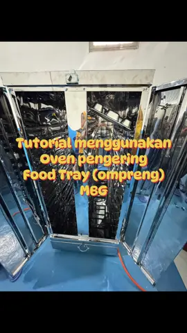 Tutorial menggunakan oven pengering food tray (ompreng) MBG: 1. Sambungkan pipa gas ke LPG 2. Pastikan Regulator terpasang dengan sempurna 3. Putar dan buka valve Gas 4. Buka pintu dan nyalakan dengan pemantik api 5. Tutup pintu dan tunggu sampai jarum termostat menunjukkan angka 50-60°C 6. Setelah ompreng selesai dicuci, masukkan ke dalam oven dalam posisi terbalik, maksimal 72 ompreng 7. Setelah itu simpan di ruang penyimpanan food tray Semoga bermanfaat, dan bisa membantu kawan2 seperjuangan… 🙏💪 #sppgsoko #ovenpengeringfoodtray #omprengmbg #cuciomprengmbg #foryou @O'ZA Design & Build 