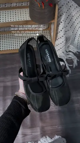 Vào mùa mưa thì những đôi giày lưới như này không thể thiếu được vừa thoải mái vừa không bị bí chân mà vẫn xinh xắn nhẹ nhàng 😍 #review #giaydep #giaynu ##giayxinh##giaybupbe