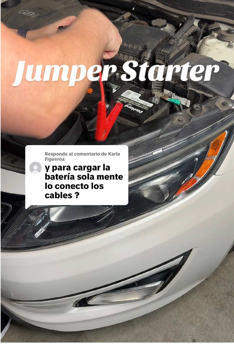 Respuesta a @Karla Figueroa Así es como arrancas el carro con el Car jumper starter de 4 mil amperios 4 en 1 … #tiktokshoplabordaysale #carjumpstarter #carjump #jumpstarter #jumper 