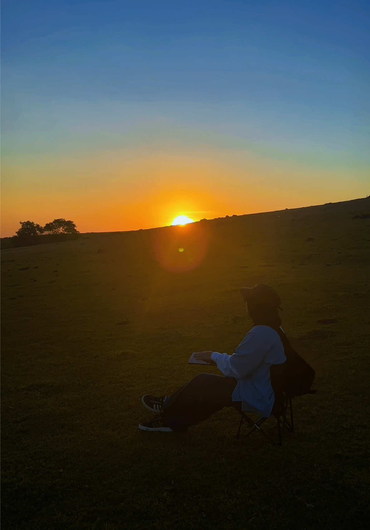 Perjalanannya PANJANG bangetttt, tapi viewnya gak gagal samsek😍🫶🏻📈 saran aku kesininya jangan musim hujan akses jalannya terjal bet☺️ But anyway #padangindahalepperengnge emang seINDAH itu,tapi cukup aku sekali aja kesana😄 Terimakasih ♥️