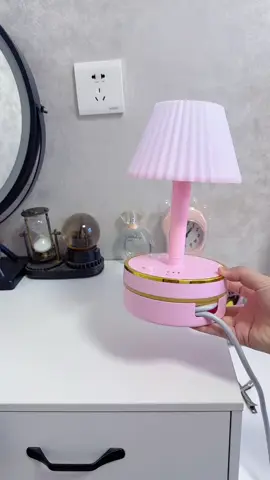 This desk lamp has a built-in multi-hole socket, which can be used to charge mobile phones. The light has three colors that can be adjusted at will. #DeskLamp #NightLightAmbientLight #NightLightCreativeDeskLamp #NightLight 