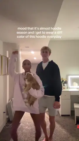 i actually wear a hoodie everyday all year long so@TrendyQueen 