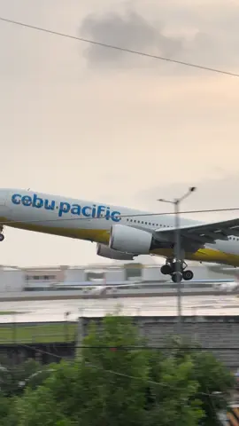 Isang tulog na lang 🤫 #planespotting #planespotters #fyp #mnl #bermonths 