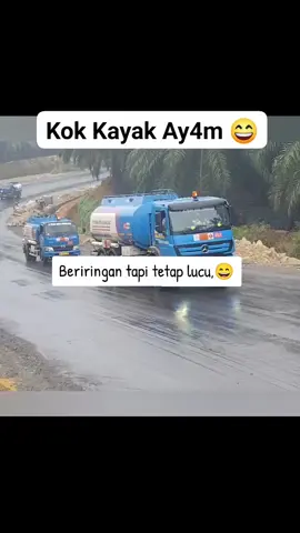 Lucu tapi keren! 🚛🚚🚐 Truk tangki beriringan dari yang paling besar hingga terkecil, mirip induk ayam dengan anak-anaknya. 🐓🐥 Siapa yang lihat pasti senyum sendiri! #TrukTangki #TrukViral #TrukUnik #AksiTruk #TrukBeriringan         