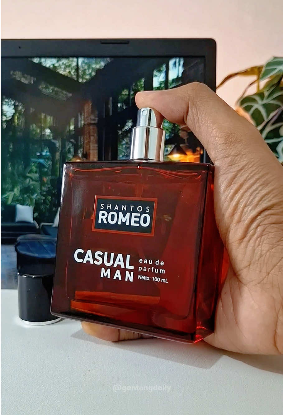 Parfum cowok wangi mewah yang terinspirasi dari parfum kelas dunia #rekomendasiparfum #parfumcowok #parfumtahanlama #parfummurah #parfumlokal 