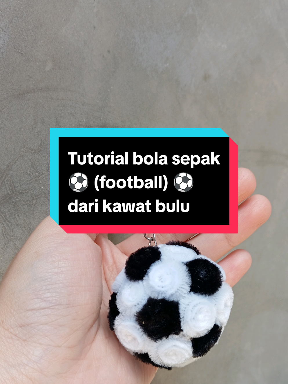 Membalas @keyrenjoydee Football tutorial ⚽ done! 😆✨ Tutorial ganci bola sepak dari kawat bulu #football #kawatbulu #tutorialkawatbulu #kreasikawatbulu #fyp #DIY #bolasepak 
