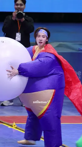 น่ารักใจจาแตก อ้วมวิ่งหน้าตั้งมาเอาลูกบอลแต่จับได้แล้วไม่รู้ต้องทำไงต่อ เดินจุ๊มปุ๊กไปถามน้ำปิงกับก้อง พอรู้กติการีบวิ่งเอาไปซ่อน เร้กง่ะ อยากเลี้ยง #DMDSPORTDAY2025 #Firstone #เติ้ลเฟิร์สวัน #TleFirstone 