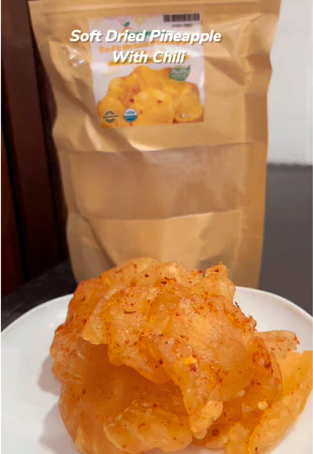 A little sweet, a little heat! 🌶🍍 Soft dried pineapple with chili – your new favorite tropical snack!#driedpineapple  #SpicySnack #HealthySnacks  #TropicalTreats #SnackTime 