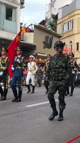 Các đồng chí nước Trung Quốc láng giềng đi cũng đẹp mê hồn đấy.#RangRoVietNam #toiyeutoquoctoi #80namquockhanh #A80 #2thang9 