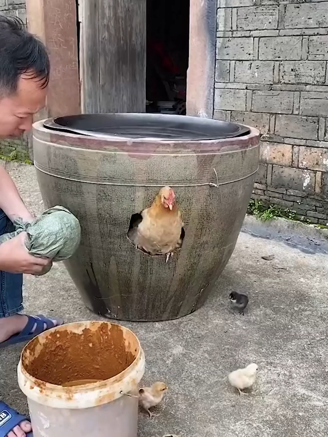 Dempul pengedap adalah sangat plastik yang boleh digunakan untuk lubang dalam sebarang bentuk. Ia mengeras selepas ia kering. #Dempulpengedap #Perkara yang baik disyorkan#Perkarayangbaikdisyorkan #lifehacks