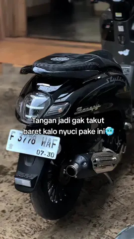 sarung tangan cendol buat nyuci motor/mobil biar gak tangan sama body motor kalian gak baret, udah pastinya kainnya tebal dan halus ya 🥰 #irenkgank🖤 #sarungtangancendol #fyp #scoopy #scoopymodifikasi 