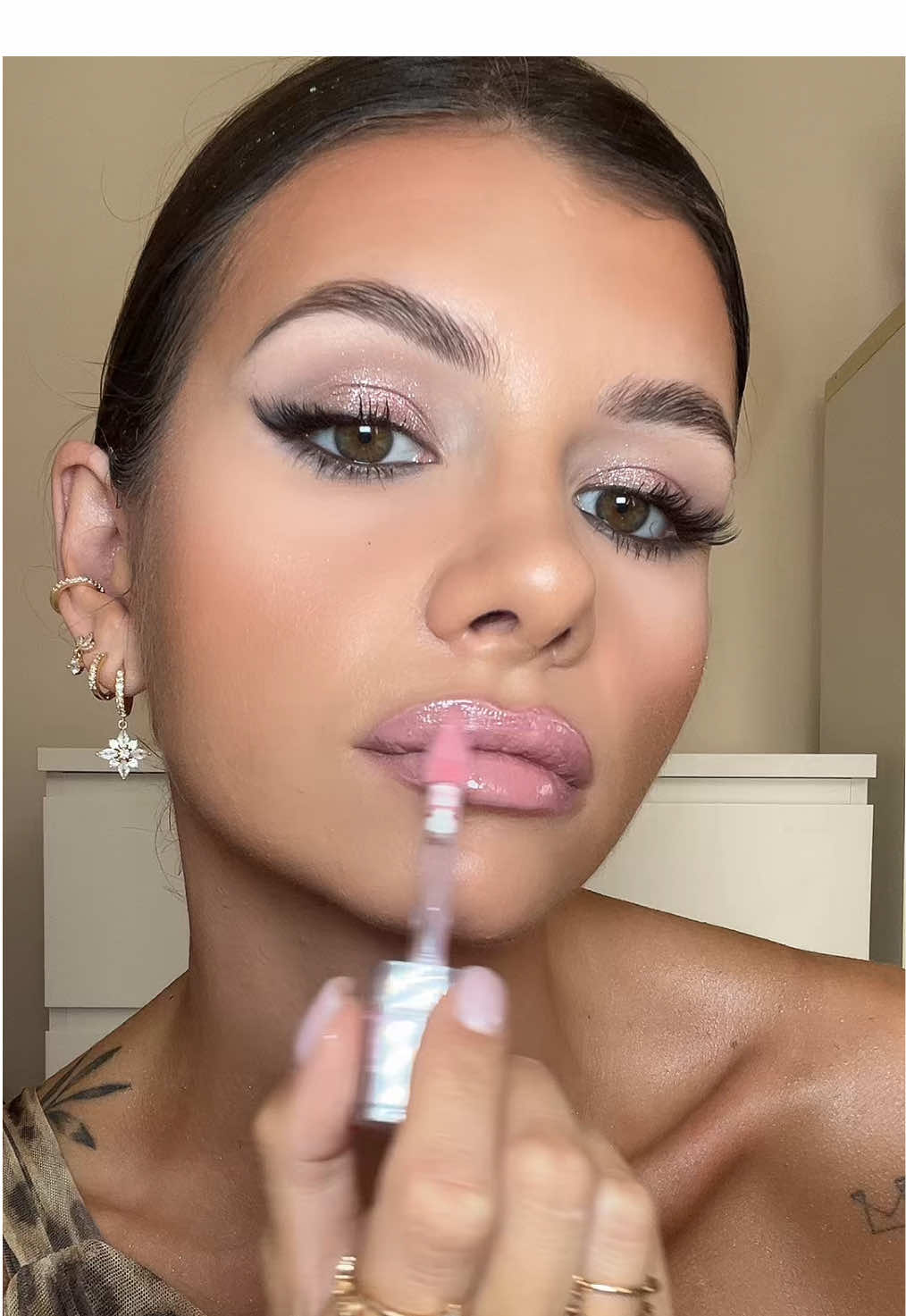 @Huda Beauty 🤭 #hudabeauty #icynude #makeup 