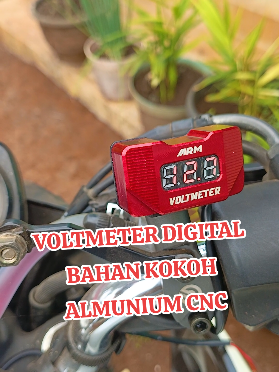 Voltmeter ARM CNC ini bikin tampilan motor kamu makin keren dan kamu bisa pantau kondisi aki kapan aja. awet& gampang pasangnya coxok buat semua motor. #voltmetermotor #voltmeter #armvoltmeter #aksesorismotor #voltmeterdigital 