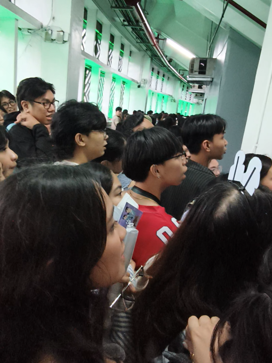 LMAO  #fyp #foryoupage #makeitviral #concert 