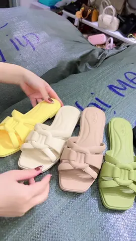 Dép siêu nhẹ, êm chân lắm nha #miagiaytui 