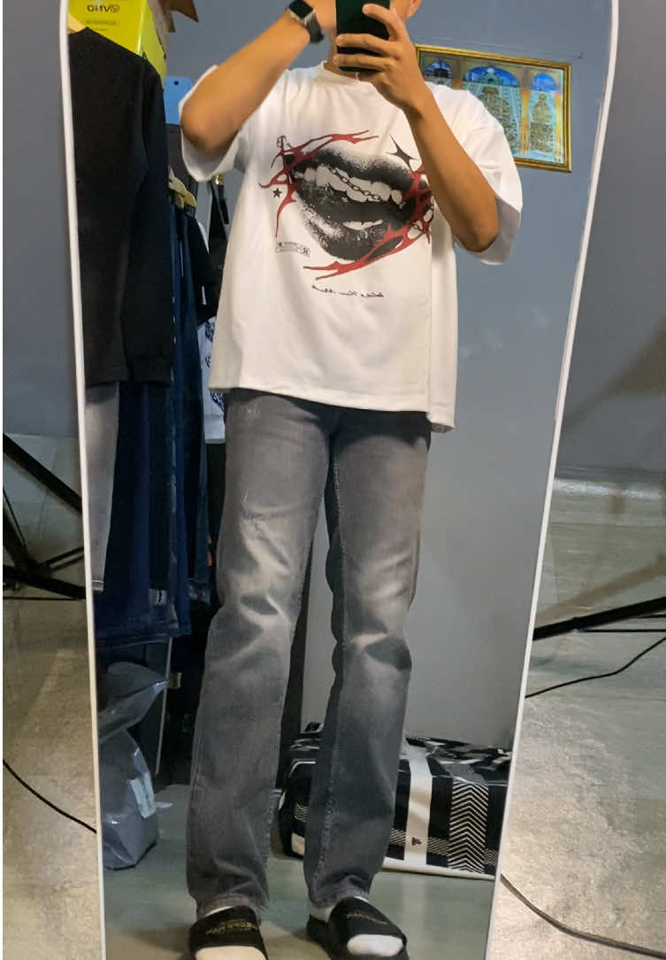 Asli bree cakep pooll 🥶🥵#fypp #outfit #tshirt #loosejeans #jeans 