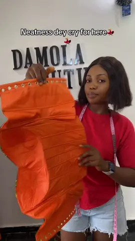 Beautiful inside out 🥰🥰🥰 #damolacouture #corset #ibadanfashiondesigners #ibadantailor #lagosfashiondesigner #nigeriafashiondesigner 