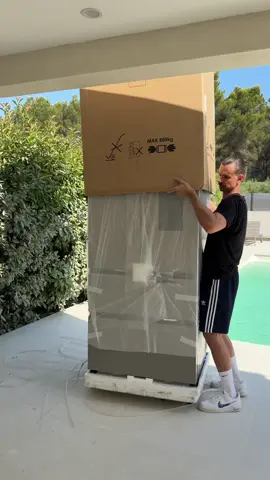 J’installe le frigo dans le pool house @Haier Global  #poolhouse #refrigerator #haier #asmr #unboxingvideo 