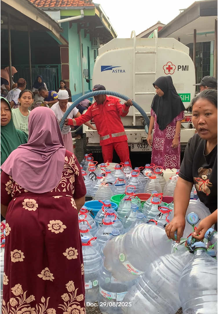 #PMISelaluBantu #airbersih #relawan #pmikabtegal #rescue #palangmerahindonesia #kabupatentegal 