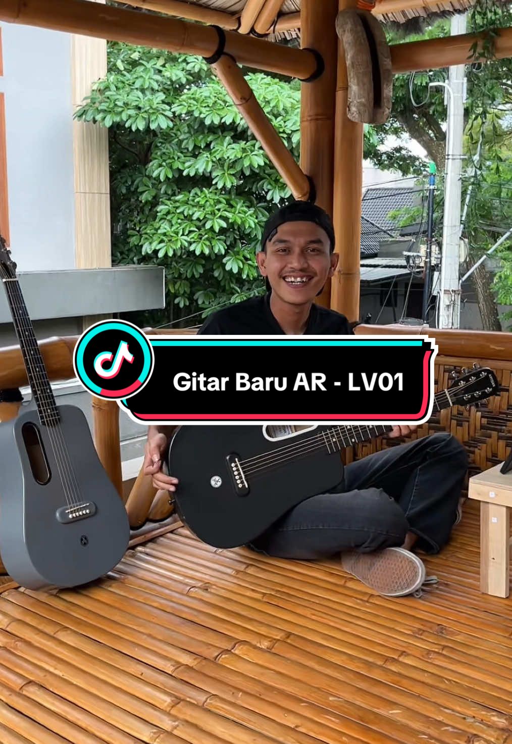 Wahh Bang gepeng gitarnya Baru🤩.. Yang mau Gitarnya Cek Keranjang Kuning yaa Guys !!! 🥰 #nongkrong #tongkrongan #artisanguitar #gitarakustik #fyp 