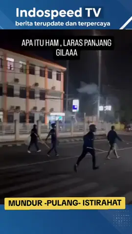 HAM apakah masih berlaku..?? kita hanya ingin menyampaikan aspirasi,kenapa harus di lawan dengan laras panjang,yang harusnya di benahi adalah anggota DPR dan institusinya.. bukan rakyat yang harus di pukul mundur dengan kekerasan sampai nyawa melayang.. #demojakarta #kwitang #beritaterbaru #bubarkandpr #fyp 
