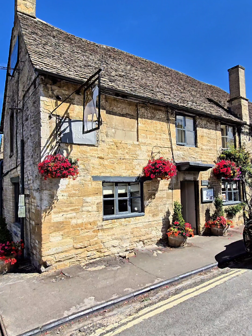 Bibury, UK🌞💚 #travel #bibury #beautiful #england #village #sunny #sunnyday #f #fyp 