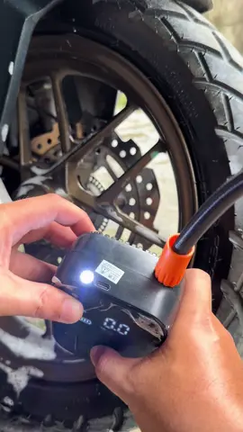 Hindi mo kailangan mo nito 😜 sariling air pump!! #roxxyyy #aerox #airpump #tire #compressor 