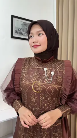 Detail Nikita Dress Warna Mahogany 😉✨ #dress #dresscantik #dresskondangan #dressbrukat #dressbrokat 
